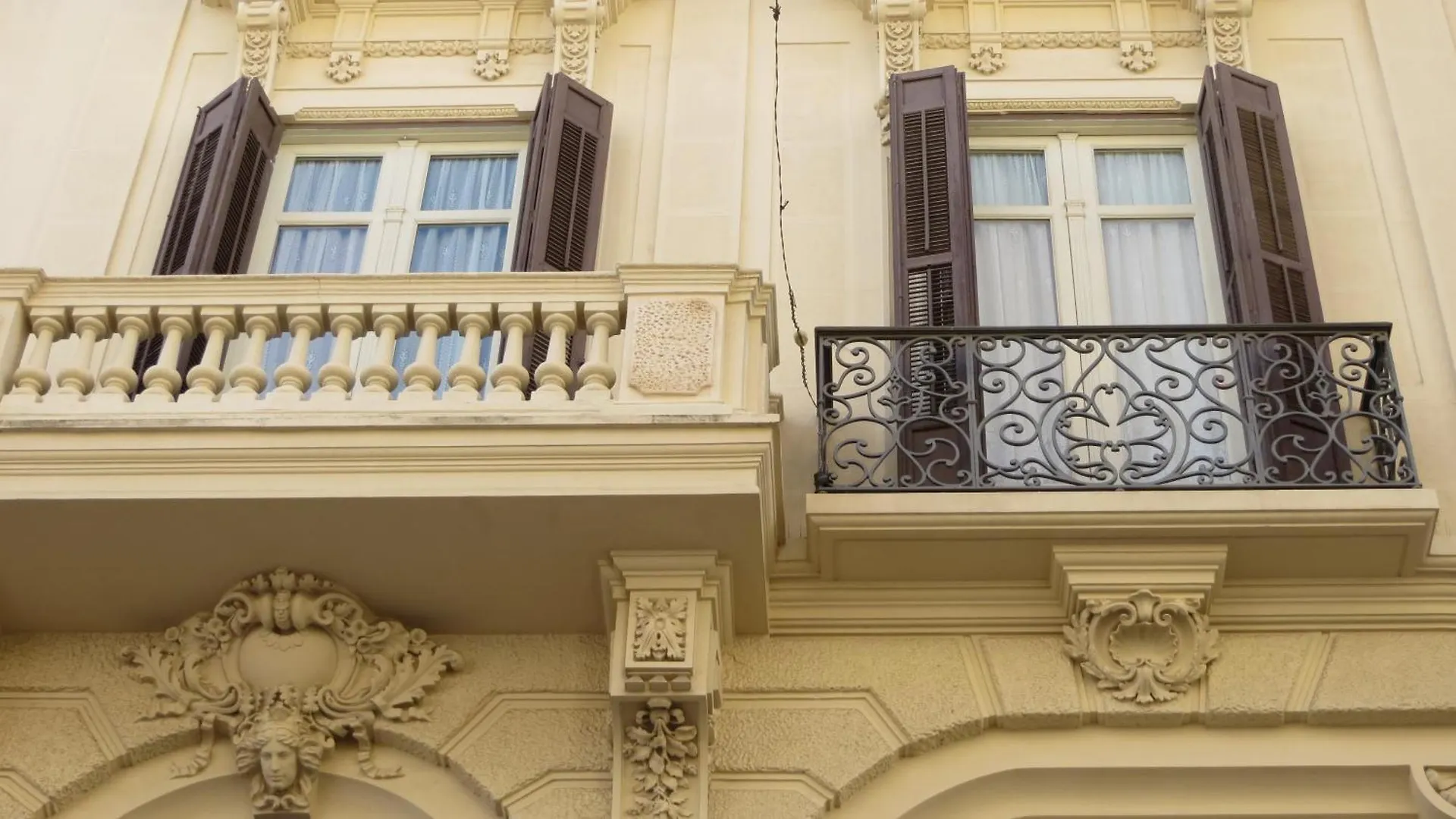 Historic 19Th-Century Apartment With Balcony Overlooking Plaza 말라가 0*,