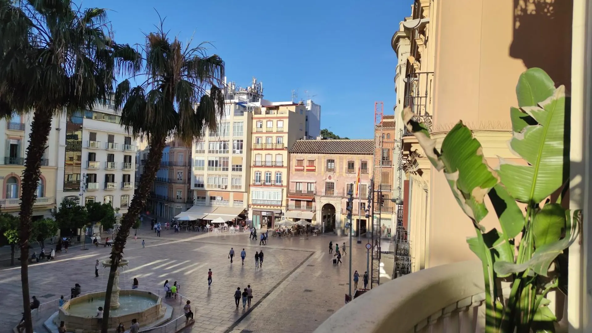 Historic 19Th-Century Apartment With Balcony Overlooking Plaza Malaga