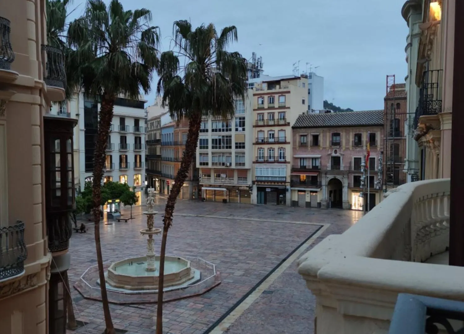 Historic 19Th-Century Apartment With Balcony Overlooking Plaza Malaga Spain