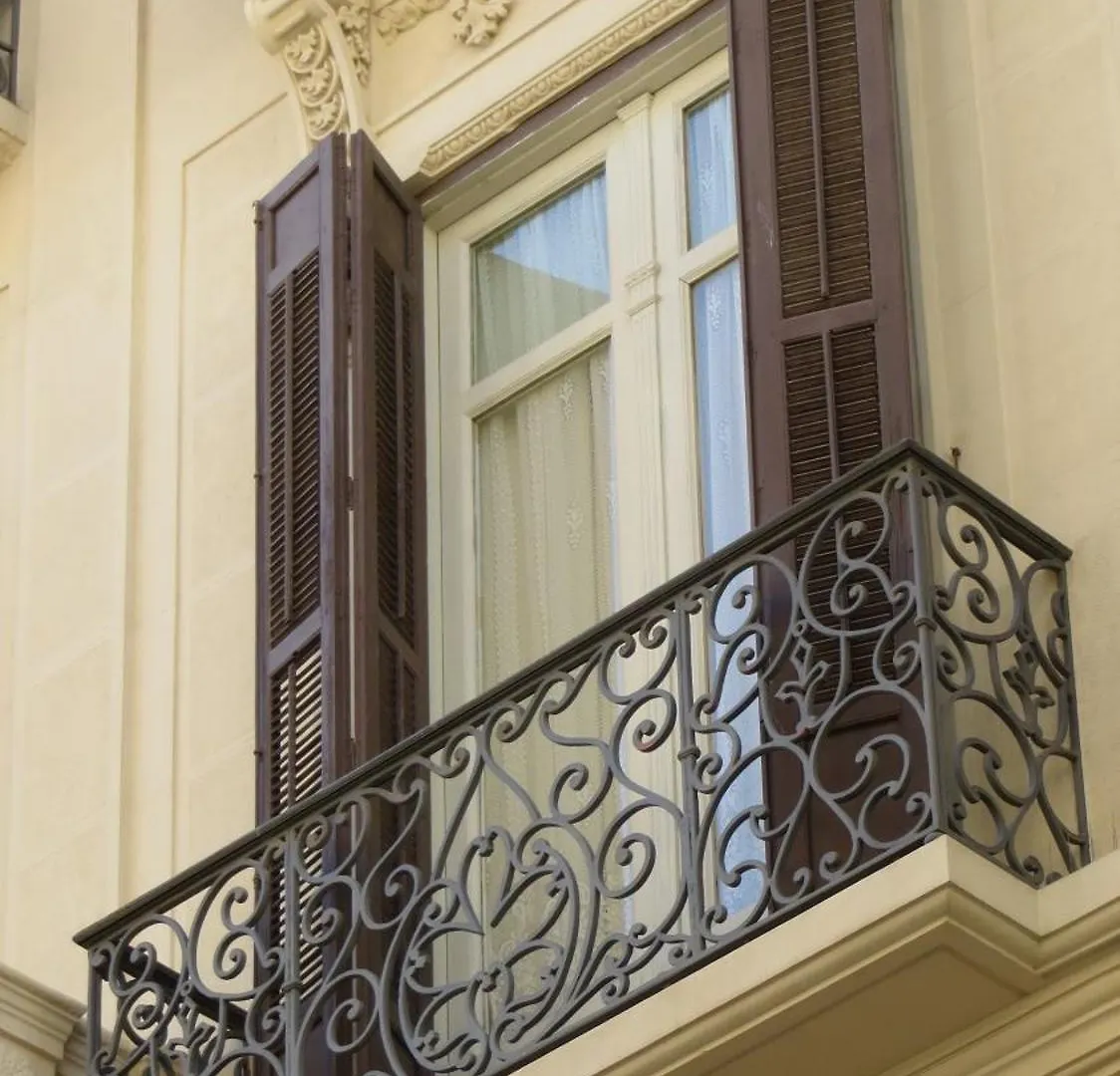 Historic 19Th-Century Apartment With Balcony Overlooking Plaza Malaga Spain