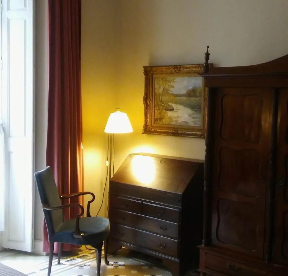 Historic 19Th-Century Apartment With Balcony Overlooking Plaza Malaga