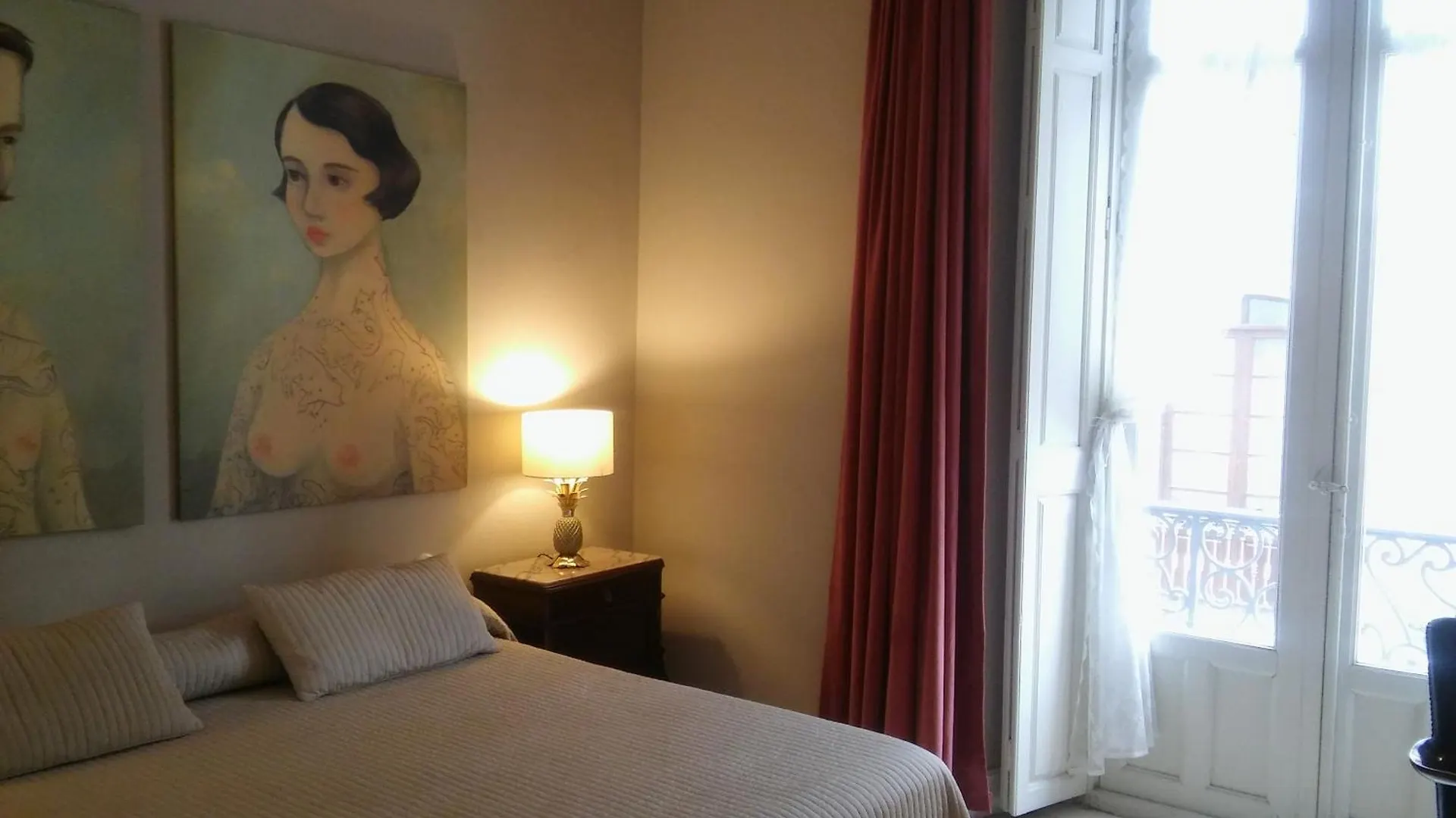 Historic 19Th-Century Apartment With Balcony Overlooking Plaza Malaga