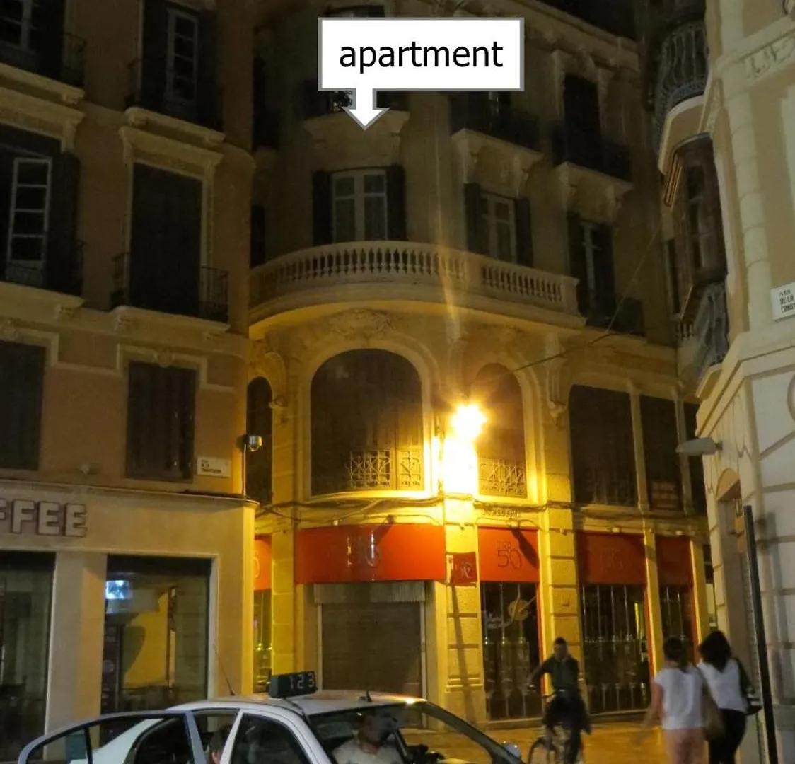 Historic 19Th-Century Apartment With Balcony Overlooking Plaza Malaga Spain