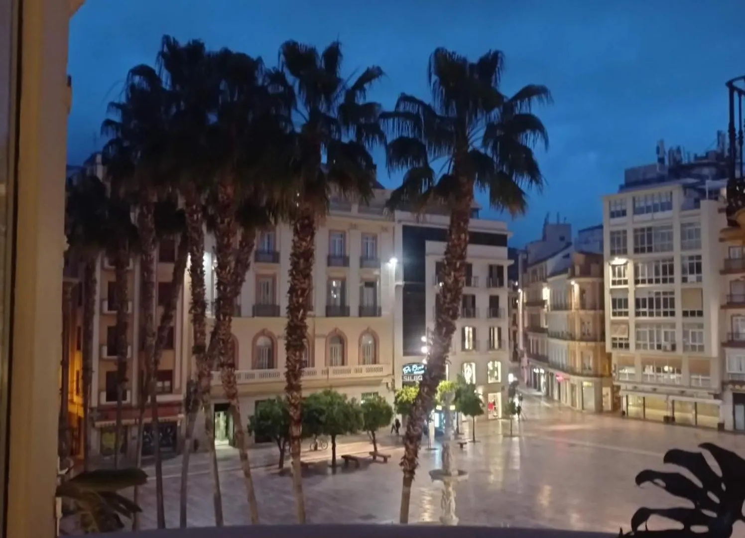 Historic 19Th-Century Apartment With Balcony Overlooking Plaza Malaga 0*,