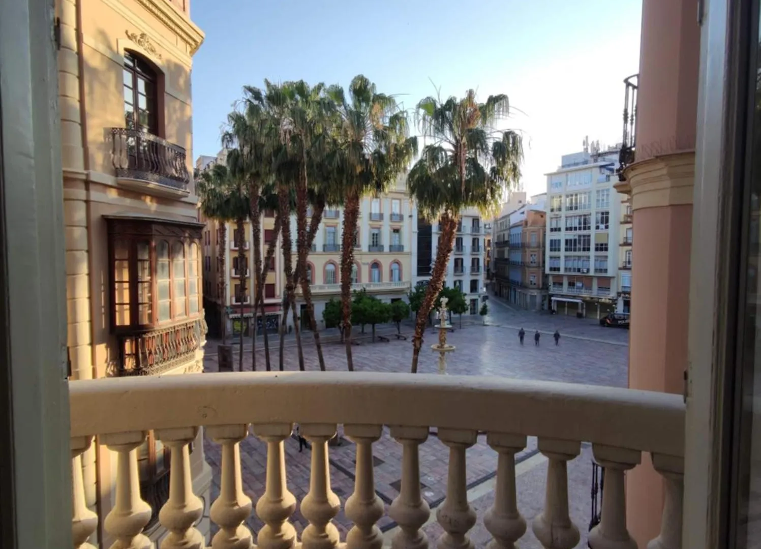 Historic 19Th-Century Apartment With Balcony Overlooking Plaza contacts