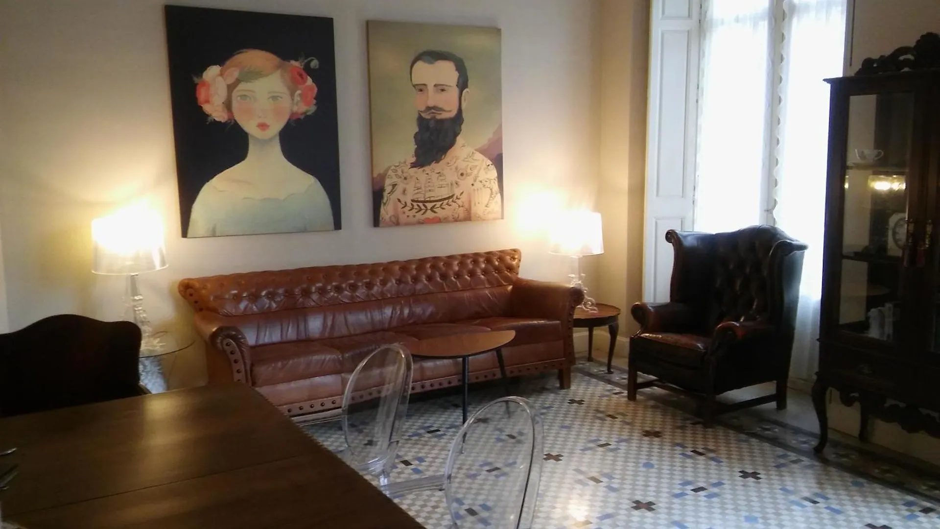 Historic 19Th-Century Apartment With Balcony Overlooking Plaza Malaga Spain